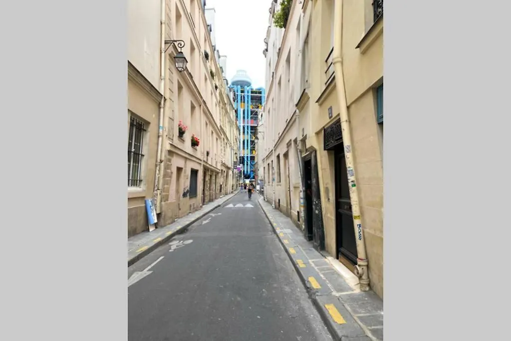 Large, Hyper Central Studio. Historical Paris Apartment France