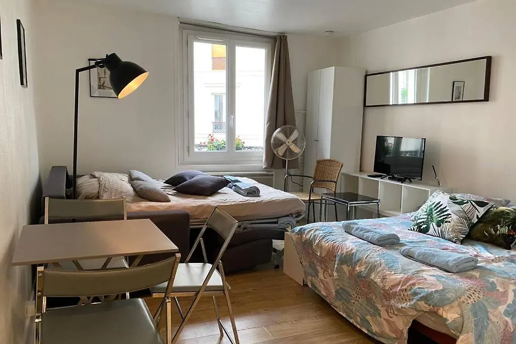 Large, Hyper Central Studio. Historical Paris Apartment France